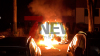 vier PKWs gehen in Flammen auf (on Tape) - zunächst brennen drei PKW auf Parkdeck aus, wenige Stunden brennt ein Mercedes einen Kilometer weiter - Hoher Sachschaden durch Brände - Brandstiftung nicht ausgeschlossen - Täter konnte nicht gefasst werden: 