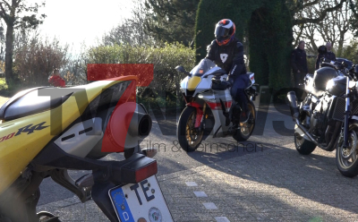 Auftakt zur Motorradsaison - Sonnenschein über dem Münsterland - Biker genießen das Wetter - Münsterland ist beliebt bei Bikern - Gemeinschaftsgefühl lebt wieder auf: 