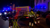 Bewaffneter bedroht Menschen - Großer Polizei- und Feuerwehr-Einsatz im Luisenhospital - Polizei ist mit einem großen Aufgebot vor Ort, das Gelände ist von schwer bewaffneten Polizisten umstellt - Bevölkerung wird gebeten,den Bereich um das Luisenhospital großräumig zu umfahren: Verletzte 64-jähriger wird auf einer Liege zum RTW gebracht! 