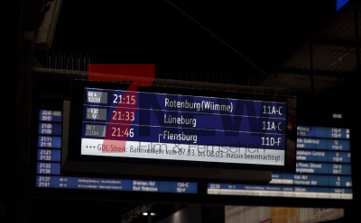 auch Hamburg ist von GDL Streik betroffen - Sicherheitspersonal am Flughafen streikt ebenfalls - reges Treiben an den Bahnsteigen - jeder versucht noch pünktlich anzukommen, bevor der Streik beginnt: 