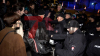 acht Personen werden festgenommen (on Tape) - Polizei mit Großaufgebot vor Ort: Anwohner erzählen im O-Ton, warum sie protestieren