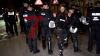 acht Personen werden festgenommen (on Tape) - Polizei mit Großaufgebot vor Ort: Anwohner erzählen im O-Ton, warum sie protestieren