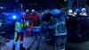 PKW kommt auf Seite zum stehen und kommt nur knapp vor den Bahnschienen zum stehen - Feuerwehrkran vor Ort - Baum wird entwurzelt - Person wird aus PKW gerettet (on Tape) - Rettungskräfte agierten schnell: 