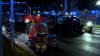 PKW kommt auf Seite zum stehen und kommt nur knapp vor den Bahnschienen zum stehen - Feuerwehrkran vor Ort - Baum wird entwurzelt - Person wird aus PKW gerettet (on Tape) - Rettungskräfte agierten schnell: 