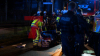 PKW kommt auf Seite zum stehen und kommt nur knapp vor den Bahnschienen zum stehen - Feuerwehrkran vor Ort - Baum wird entwurzelt - Person wird aus PKW gerettet (on Tape) - Rettungskräfte agierten schnell: 