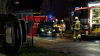 PKW kommt auf Seite zum stehen und kommt nur knapp vor den Bahnschienen zum stehen - Feuerwehrkran vor Ort - Baum wird entwurzelt - Person wird aus PKW gerettet (on Tape) - Rettungskräfte agierten schnell: 