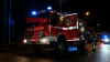PKW kommt auf Seite zum stehen und kommt nur knapp vor den Bahnschienen zum stehen - Feuerwehrkran vor Ort - Baum wird entwurzelt - Person wird aus PKW gerettet (on Tape) - Rettungskräfte agierten schnell: 