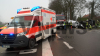 Stoppschild vermutlich übersehen - Unfallschwerpunkt - schwerer Verkehrsunfall im Kreuzungsbereich - Kreuzungsbereich voll gesperrt - Oldtimer massiv eingedrückt - drei Unfallbeteiligte - Unfallaufnahmeteam der Polizei vor Ort: 