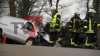 Stoppschild vermutlich übersehen - Unfallschwerpunkt - schwerer Verkehrsunfall im Kreuzungsbereich - Kreuzungsbereich voll gesperrt - Oldtimer massiv eingedrückt - drei Unfallbeteiligte - Unfallaufnahmeteam der Polizei vor Ort: 