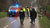 Stoppschild vermutlich übersehen - Unfallschwerpunkt - schwerer Verkehrsunfall im Kreuzungsbereich - Kreuzungsbereich voll gesperrt - Oldtimer massiv eingedrückt - drei Unfallbeteiligte - Unfallaufnahmeteam der Polizei vor Ort: 