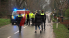 Stoppschild vermutlich übersehen - Unfallschwerpunkt - schwerer Verkehrsunfall im Kreuzungsbereich - Kreuzungsbereich voll gesperrt - Oldtimer massiv eingedrückt - drei Unfallbeteiligte - Unfallaufnahmeteam der Polizei vor Ort: 