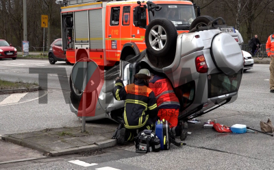 Rettungshubschrauber und Polizeihubschrauber im Einsatz - zwei Personen wurden verletzt: 