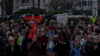 Bürger bilden “Lichterkette“ - Demonstranten wandern durch Passau - friedliche Demonstration: 