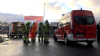 Brandbekämpfung gestaltet sich schwerig - mehrere Trupps der Feuerwehr gehen vor - Bagger zieht Müllhaufen auseinander: 