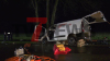 Schwerer Verkehrsunfall - Frontal gegen Baum - Ursache unklar - zwei Insassen massiv eingeklemmt - drei schwerverletzte, darunter ein zweijähriges Kind: 