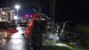 Schwerer Verkehrsunfall - Frontal gegen Baum - Ursache unklar - zwei Insassen massiv eingeklemmt - drei schwerverletzte, darunter ein zweijähriges Kind: 