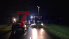 Schwerer Verkehrsunfall - Frontal gegen Baum - Ursache unklar - zwei Insassen massiv eingeklemmt - drei schwerverletzte, darunter ein zweijähriges Kind: 