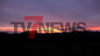 Frühling erwacht aus dem Winterschlaf - Himmel färbt sich in leuchtendem Abendrot: 