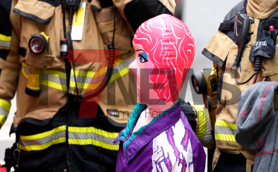 Gummipuppe wird geborgen (on Tape) - Großaufgebot an Rettungskräften - Feuerwehr spricht vom verspäteten Aprilscherz: 