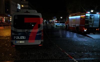 Polizeibeamte wollen Auseinandersetzung schlichten - durch Bedrohungslage kommt es zum Einsatz der Dienstwaffe - Spurensuche und Spurensicherung durch Kriminalpolizei - eine Person wurde verletzt: 
