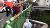 Klimaaktivisten fordern sofortigen Stopp des Kohleimportes - Schienen werden durch Menschen blockiert - Aktivisten betonen Dringlichkeit des Importstopps - Demonstranten seilten sich von einer Brücke ab - Höhenretter der Feuerwehr ebenfalls vor Ort - Höheninterventionsteam der Polizei holt Personen von Dreibein und Brücke herunter - Rollstuhlfahrerin blockiert weiterhin Bahnschienen, Intervention gestaltet sich schwierig - Feuerwehr rückt mit Spezialgerät an: 