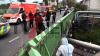 Klimaaktivisten fordern sofortigen Stopp des Kohleimportes - Schienen werden durch Menschen blockiert - Aktivisten betonen Dringlichkeit des Importstopps - Demonstranten seilten sich von einer Brücke ab - Höhenretter der Feuerwehr ebenfalls vor Ort - Höheninterventionsteam der Polizei holt Personen von Dreibein und Brücke herunter - Rollstuhlfahrerin blockiert weiterhin Bahnschienen, Intervention gestaltet sich schwierig - Feuerwehr rückt mit Spezialgerät an: 