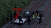 Klimaaktivisten fordern sofortigen Stopp des Kohleimportes - Schienen werden durch Menschen blockiert - Aktivisten betonen Dringlichkeit des Importstopps - Demonstranten seilten sich von einer Brücke ab - Höhenretter der Feuerwehr ebenfalls vor Ort - Höheninterventionsteam der Polizei holt Personen von Dreibein und Brücke herunter - Rollstuhlfahrerin blockiert weiterhin Bahnschienen, Intervention gestaltet sich schwierig - Feuerwehr rückt mit Spezialgerät an: 
