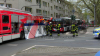 Schockierende Bilder für Augenzeugen - Radfahrerin verliert bei Unfall das Leben - Rettungskräfte haben keine Chance mehr - Polizei baut Sichtschutzzaun auf - Verkehrsunfallteam der Polizei hat Ermittlungen aufgenommen: 