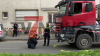 Schockierende Bilder für Augenzeugen - Radfahrerin verliert bei Unfall das Leben - Rettungskräfte haben keine Chance mehr - Polizei baut Sichtschutzzaun auf - Verkehrsunfallteam der Polizei hat Ermittlungen aufgenommen: 