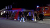 Bei Eintreffen der Rettungskräfte befand sich keine Person im PKW - 48 Personen müssen aus Zug evakuiert werden - Rettungshubschrauber im Einsatz - Passagiere im Zug bleiben unverletzt - Bahnstrecke voll gesperrt - PKW Insassen flüchtig: 