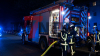 Rauch schlägt aus Fenstern im ersten Obergeschoss - eine Person wurde bei dem Brand verletzt - Feuerwehr konnte weitere Ausbreitung verhindern : 