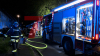 Rauch schlägt aus Fenstern im ersten Obergeschoss - eine Person wurde bei dem Brand verletzt - Feuerwehr konnte weitere Ausbreitung verhindern : 