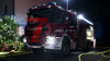 Rauch schlägt aus Fenstern im ersten Obergeschoss - eine Person wurde bei dem Brand verletzt - Feuerwehr konnte weitere Ausbreitung verhindern : 