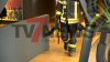 - mit Einsatzkleidung im Fitnessstudio trainieren - Training unter extrem Bedingungen - 20-30 Kilo wiegt die zusätzliche Ausrüstung - Mit schwerem Atemschutz die Treppen rauf und runter.: "...wir hatten zu Beginn Bedenken, ob man mit dem Luftvorrat auskommt" ... "Die Feuerwehr ist ein Team, wie auch eine Familie und so gehen wir an das Event ran..." "...Teamarbeit ist das A & O"...