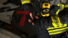 - mit Einsatzkleidung im Fitnessstudio trainieren - Training unter extrem Bedingungen - 20-30 Kilo wiegt die zusätzliche Ausrüstung - Mit schwerem Atemschutz die Treppen rauf und runter.: "...wir hatten zu Beginn Bedenken, ob man mit dem Luftvorrat auskommt" ... "Die Feuerwehr ist ein Team, wie auch eine Familie und so gehen wir an das Event ran..." "...Teamarbeit ist das A & O"...