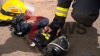 - mit Einsatzkleidung im Fitnessstudio trainieren - Training unter extrem Bedingungen - 20-30 Kilo wiegt die zusätzliche Ausrüstung - Mit schwerem Atemschutz die Treppen rauf und runter.: "...wir hatten zu Beginn Bedenken, ob man mit dem Luftvorrat auskommt" ... "Die Feuerwehr ist ein Team, wie auch eine Familie und so gehen wir an das Event ran..." "...Teamarbeit ist das A & O"...