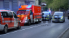 Person wurde schwer verletzt - Tathintergründe noch völlig unklar - Person wird mit Rettungswagen im Krankenhaus gebracht - ein Schuss ins Bein, einer ins Gesäß : 