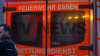 Person wurde schwer verletzt - Tathintergründe noch völlig unklar - Person wird mit Rettungswagen im Krankenhaus gebracht - ein Schuss ins Bein, einer ins Gesäß : 