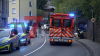 Person wurde schwer verletzt - Tathintergründe noch völlig unklar - Person wird mit Rettungswagen im Krankenhaus gebracht - ein Schuss ins Bein, einer ins Gesäß : 