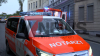 Person wurde schwer verletzt - Tathintergründe noch völlig unklar - Person wird mit Rettungswagen im Krankenhaus gebracht - ein Schuss ins Bein, einer ins Gesäß : 