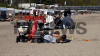 Familien genießen warmes Wetter - Kinder spielen im Sand - Besucher sonen sich in Strandkörben - großer Besucherandrang: 