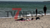 Familien genießen warmes Wetter - Kinder spielen im Sand - Besucher sonen sich in Strandkörben - großer Besucherandrang: 