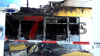 Flammen und Rauchwolke (on Tape) - Feuerwehr ist schnell vor Ort - immenser Sachschaden - Brandausbreitung auf Zapfsäulen konnte verhindert werden - Brandobjekt durch Polizei beschlagnahmt: 