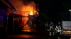 Großaufgebot an Feuerwehrkräften - Bewohner konnten PKW´s retten - Nachbarn waren noch wach, entdeckten Feuer und verhinderten Schlimmeres - Wohnhaus nicht mehr bewohnbar : Wir haben die Nachbarn und Schutzengel im O-Ton!