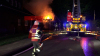 Großaufgebot an Feuerwehrkräften - Bewohner konnten PKW´s retten - Nachbarn waren noch wach, entdeckten Feuer und verhinderten Schlimmeres - Wohnhaus nicht mehr bewohnbar : Wir haben die Nachbarn und Schutzengel im O-Ton!