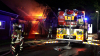 Großaufgebot an Feuerwehrkräften - Bewohner konnten PKW´s retten - Nachbarn waren noch wach, entdeckten Feuer und verhinderten Schlimmeres - Wohnhaus nicht mehr bewohnbar : Wir haben die Nachbarn und Schutzengel im O-Ton!