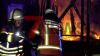 Großaufgebot an Feuerwehrkräften - Bewohner konnten PKW´s retten - Nachbarn waren noch wach, entdeckten Feuer und verhinderten Schlimmeres - Wohnhaus nicht mehr bewohnbar : Wir haben die Nachbarn und Schutzengel im O-Ton!