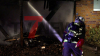 Großaufgebot an Feuerwehrkräften - Bewohner konnten PKW´s retten - Nachbarn waren noch wach, entdeckten Feuer und verhinderten Schlimmeres - Wohnhaus nicht mehr bewohnbar : Wir haben die Nachbarn und Schutzengel im O-Ton!