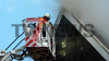 Personen haben Brandruß im Gesicht - Menschen müssen mit Drehleitern gerettet werden - Großaufgebot an Feuerwehr und Rettungsdienst - Warnapp NINA ausgelöst: 