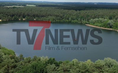 Polizeihubschrauber unterstützt bei der Suche aus der Luft - Feuerwehrtaucher aus Rheine im Einsatz - Person bleibt vermisst - Notfallseelsorge betreut Angehörige vor Ort - Drohne unterstützt die Suche - Bürgermeister mit Appell an Bürger - Gefahren des Sees werden oft unterschätzt: 